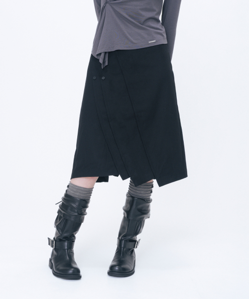 Diagonal pleats midi skirt BLACK
