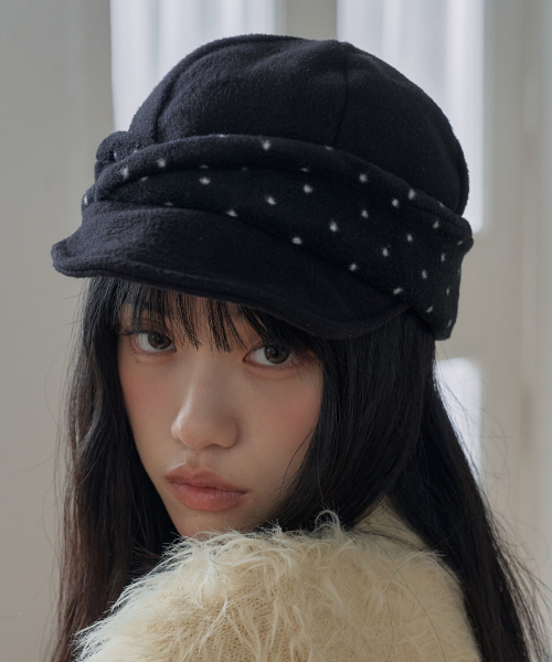 FLEECE FLAP MARGOT HAT IN DOT BLACK