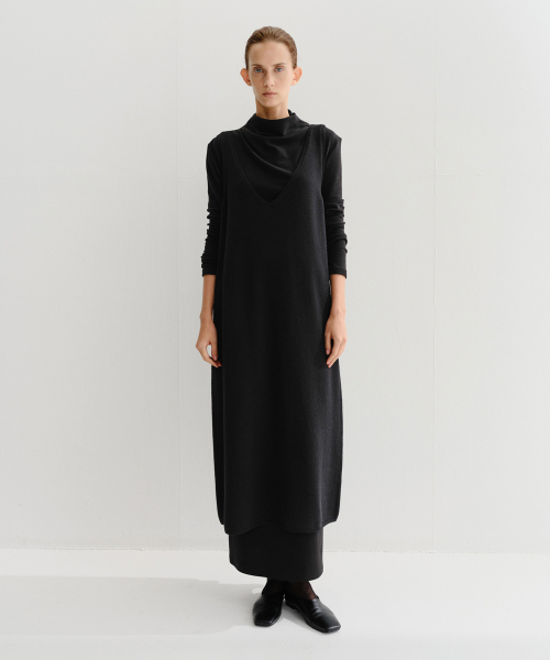 ENRI WOOL V NECK KNIT DRESS (BLACK)