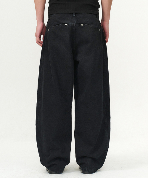 [현킴 X KNT] BACK PANEL SEMI WIDE CURVED PANTS (BLACK)