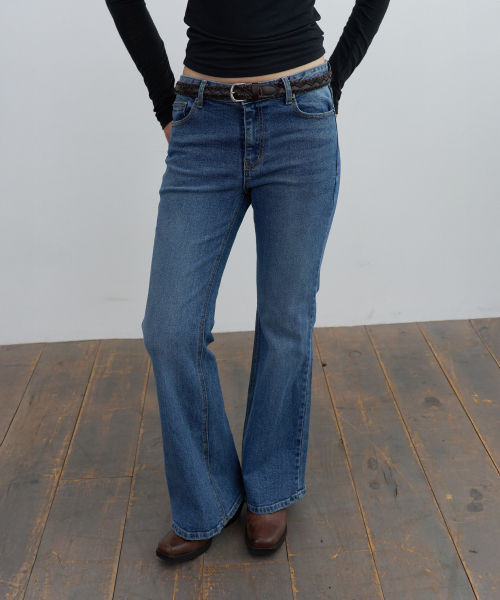 Flare low boots cut denim