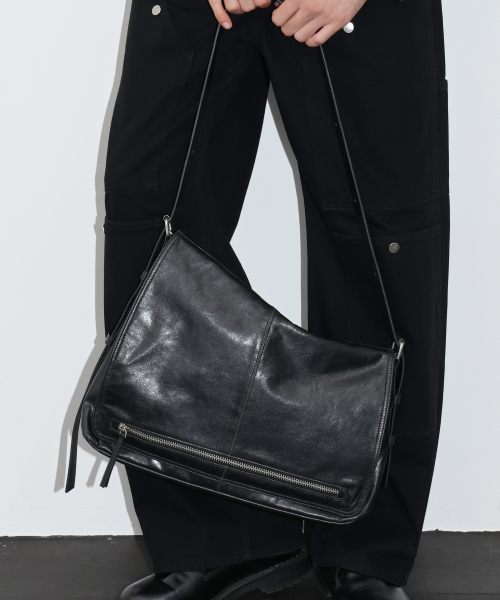 Slope Multi-Zip Leather Shoulder Bag BLACK