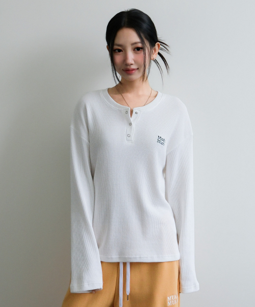 OVERLAB HENLEY NECK PIGMENT WAFFLE LONG SLEEVE [WHITE]