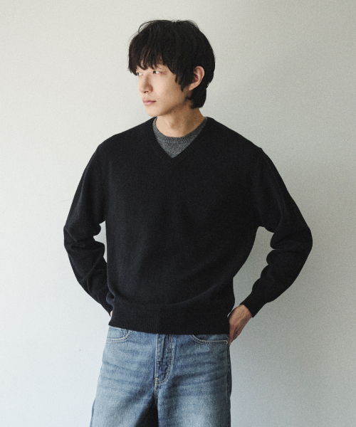 LAYERED V-NECK KNIT [BLACK]