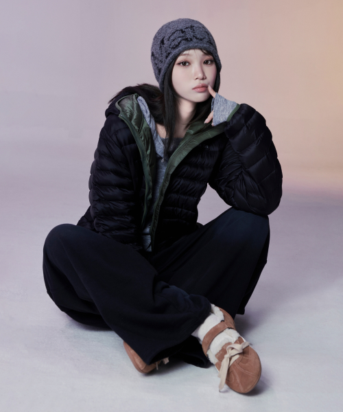 마뗑킴 CONTRAST TRIM LIGHT DOWN HOODY JUMPER IN BLACK