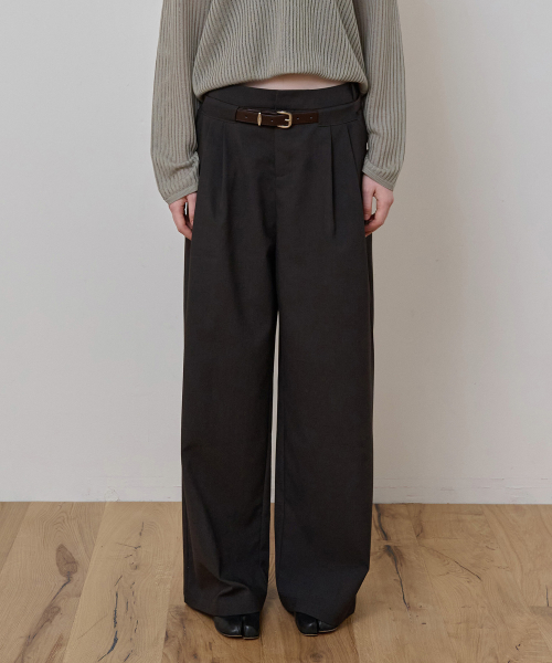 Relaxed Two-Tuck Slacks_Brown