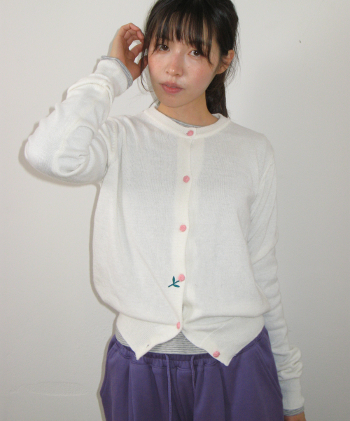 FLOWER BUTTON EMBROIDERY POINT CARDIGAN IVORY
