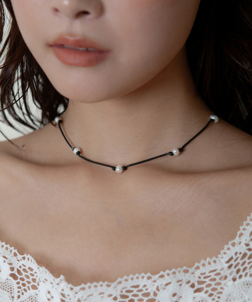 water pearl string necklcae - black