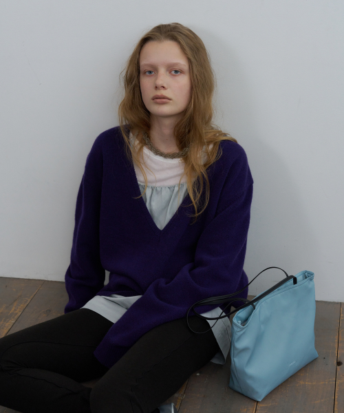 Back logo deep v-neck knit - purple