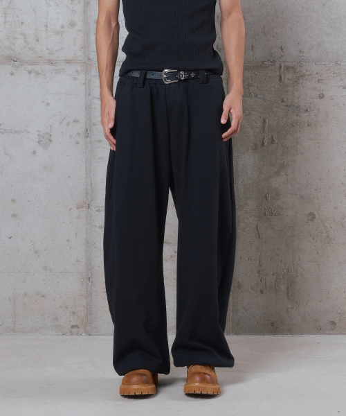 디오스피스 (DUC) Essential Curved Sweatpants Black