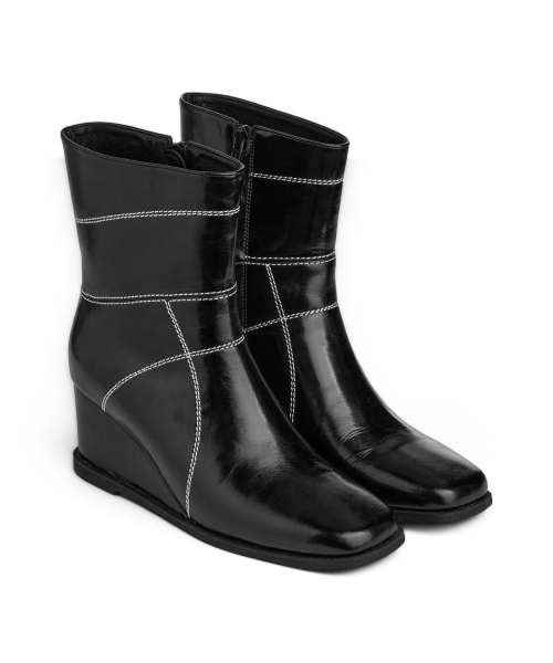 STITCH WEDGE BOOTS IN BLACK