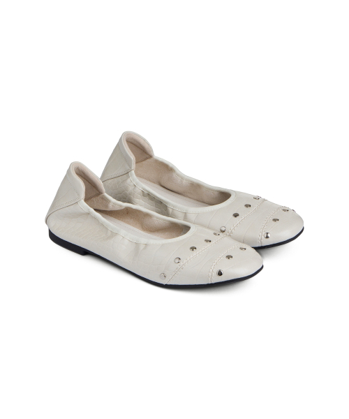 CROCODILE STUD FLAT SHOES IN IVORY