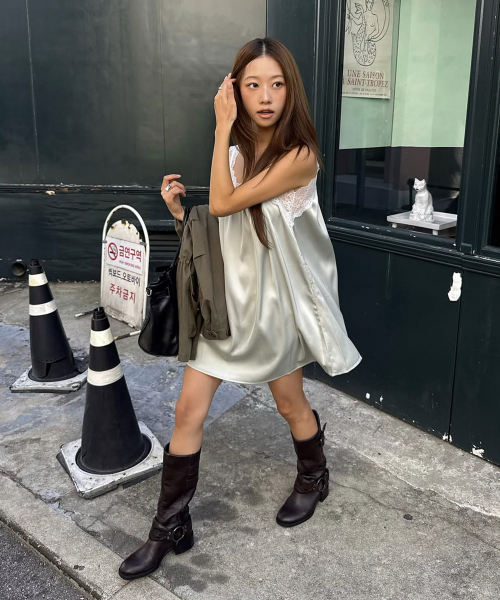 시눈 Satin Flare Mini Dress (Greyish Green)