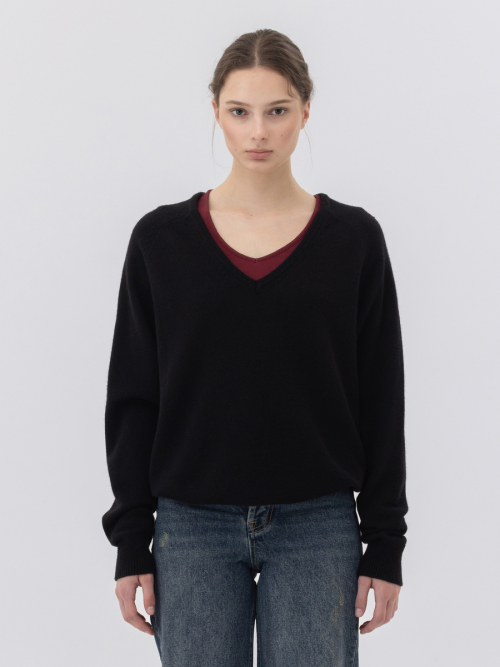 G LOOSE DEEP V-NECK KNIT (BLACK) — Main product photo