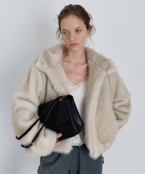 유라고 Fox fur hooded jumper