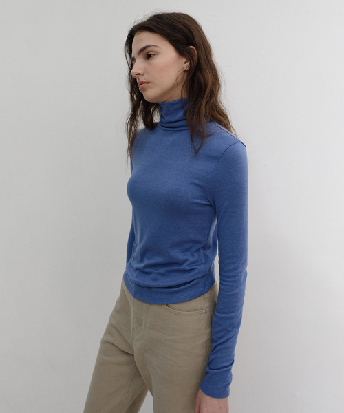 던스트 ESSENTIAL ROLL NECK TOP_UDTS6D221_BLUE