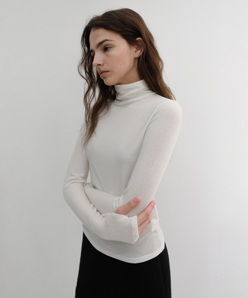 던스트 ESSENTIAL ROLL NECK TOP_UDTS6D221_OFF WHITE