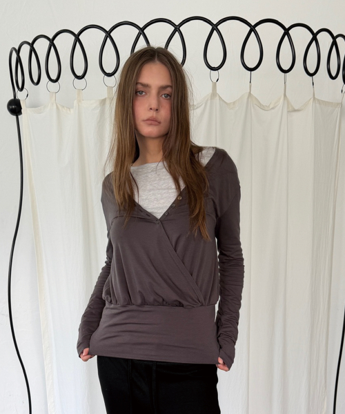 BUTTON WRAP T (CHARCOAL)