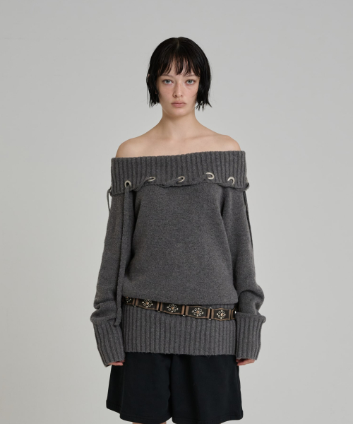 오디너리 홀리데이 EYELET OFF-SHOULDER SWEATER [CHARCOAL]