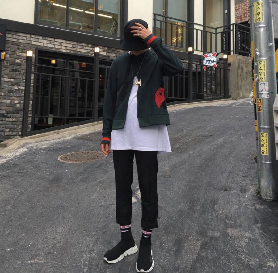깜비오어패럴(CAMBIO APPAREL) [ORIGINAL COLLECTION] SIDE LADYBUG MTM - 사이즈 & 후기 | 무신사