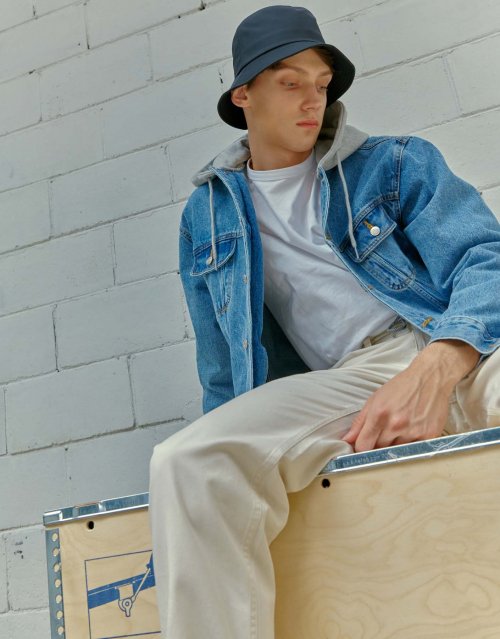 Джинсовка с капюшоном (Red)