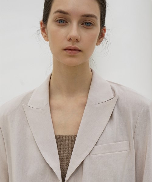 BACK BUTTONED SHORT COLLAR куртка