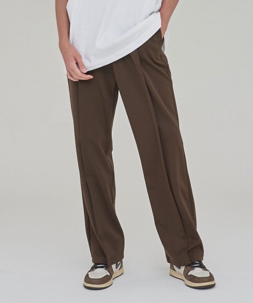 MUSINSA | INTERSECTION Pintuck Pleats Semi-Wide Track Pants [Brown]