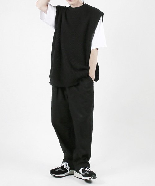 Широкие брюки чинос с защипами [Black]