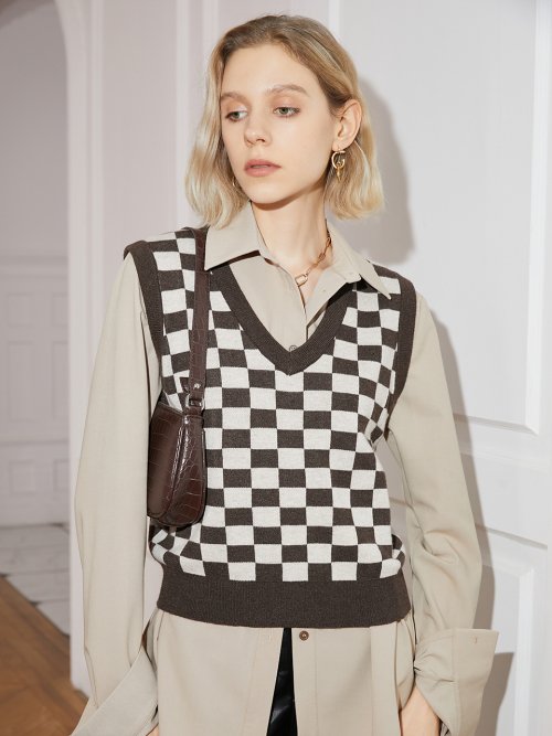 Checkerboard v-neck knit vest_WHITE