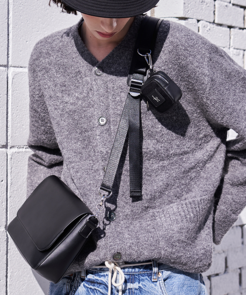 MULTI POCHETTE FLAP CROSS-BAG [BLACK]