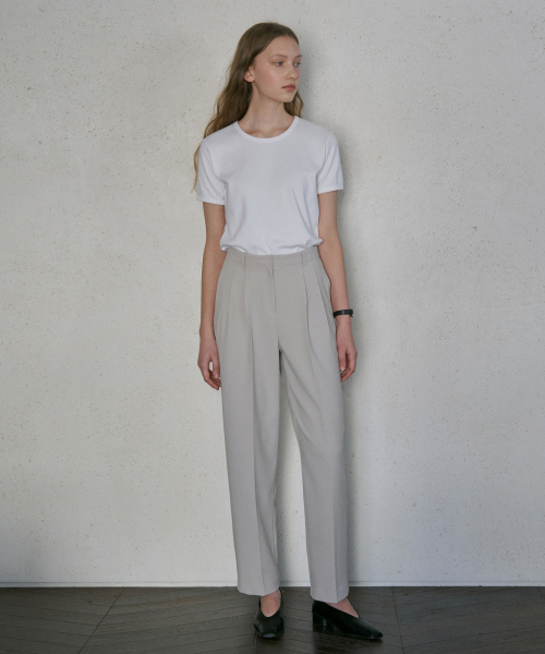 Clean two-tuck pants