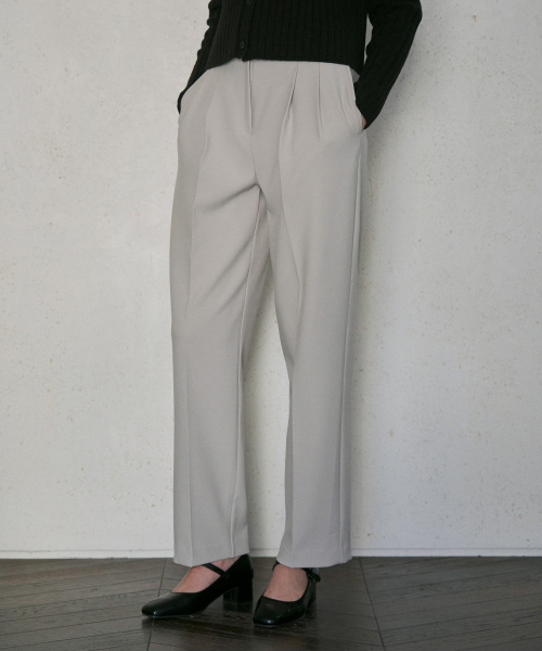 Clean two-tuck pants