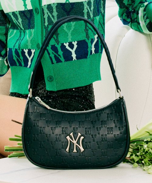 Сумка-хобо Monogram Embo NY (Black)