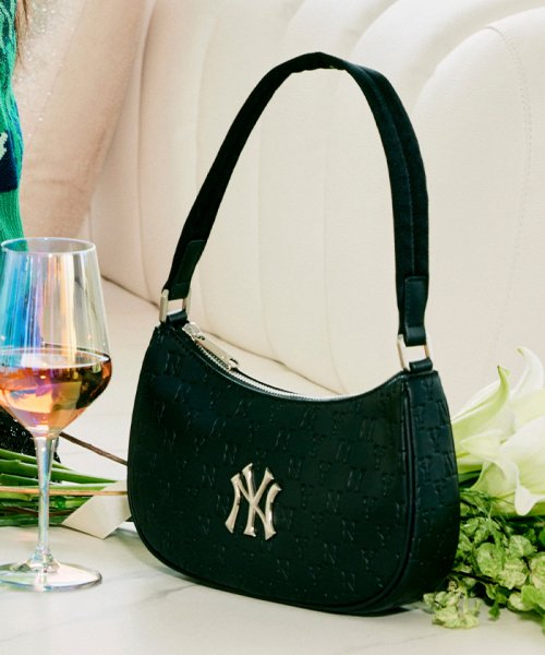 Сумка-хобо Monogram Embo NY (Black)