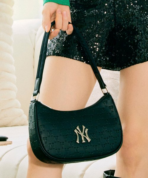 Сумка-хобо Monogram Embo NY (Black)