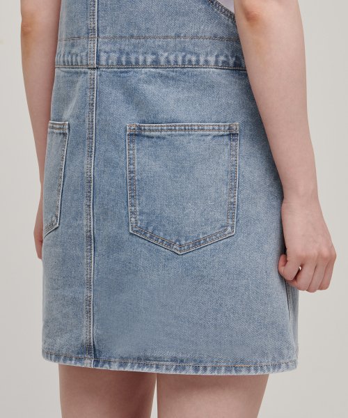 WOMENS OVERALL MINI DENIM DRESS [LIGHT INDIGO] thumbnail 7
