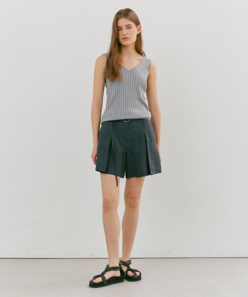 MUSINSA | CARRIERE LINEN BLEND ONE TUCK BELTED SHORT PANTS