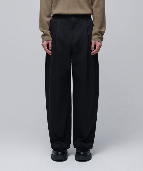 CURVED WIDE CHINO PANTS [BLACK]