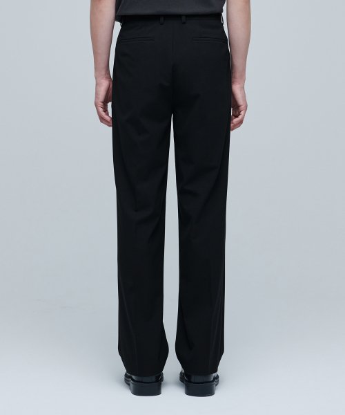 LIGHTWEIGHT 3-TUCK SEMI BALLOON SLACKS [BLACK]