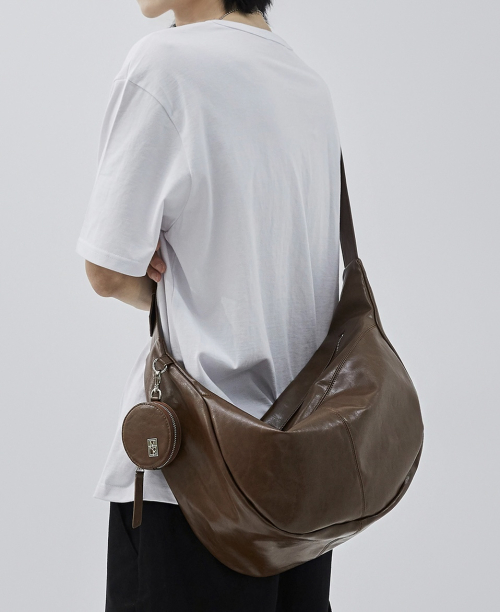 MONTA CRACK LEATHER MESSENGER BAG_BROWN
