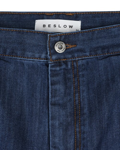 DEEP ONE TUCK FADED JEANS MEDIUM WASHED