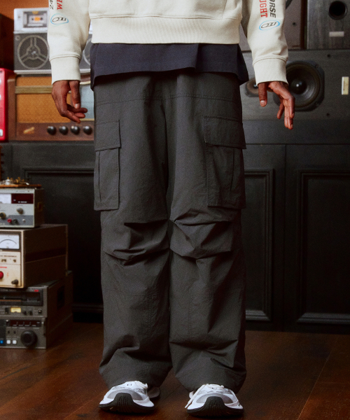 Padded Nylon Parachute Cargo Pants (CHARCOAL)