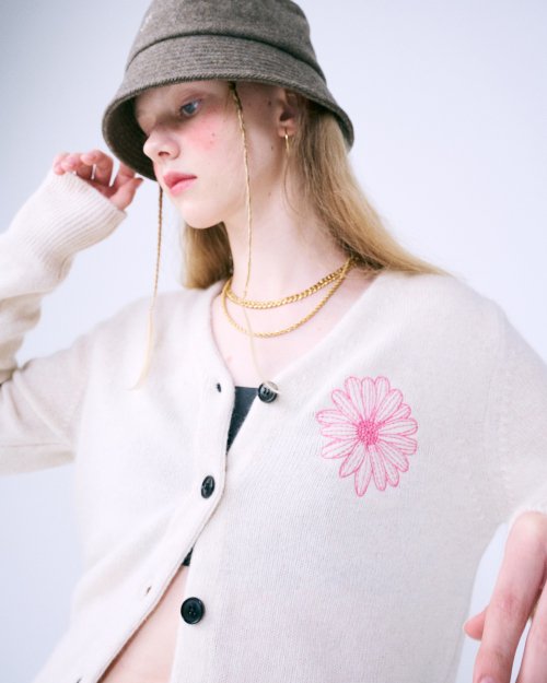 MUSINSA | MARDI MERCREDI RACCOON BLENDED CARDIGAN V NECK_IVORY PINK