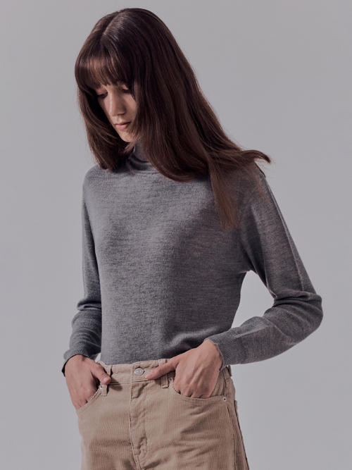 Essential Cashmere Turtleneck Sweater