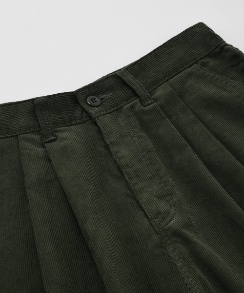 CORDUROY COMFORT TWO TUCK БРЮКИ _ ОЛИВКОВЫЙ