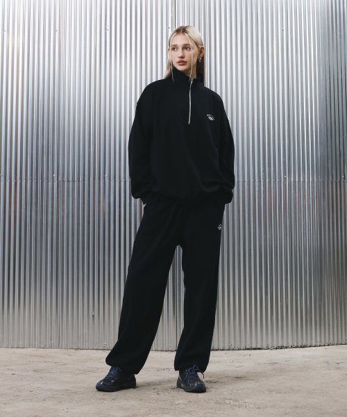 Nike mini swoosh oversized joggers online black