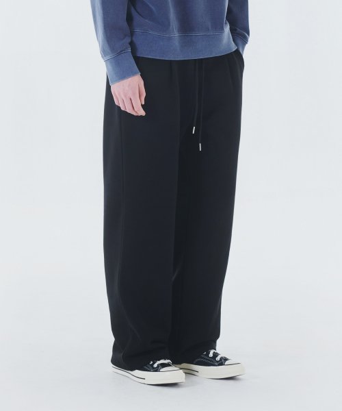 Широкие спортивные брюки со складкой (Black)