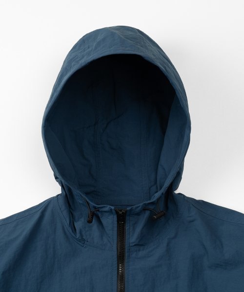 LIGHT WEIGHT WIND JUMPER (BLUE)