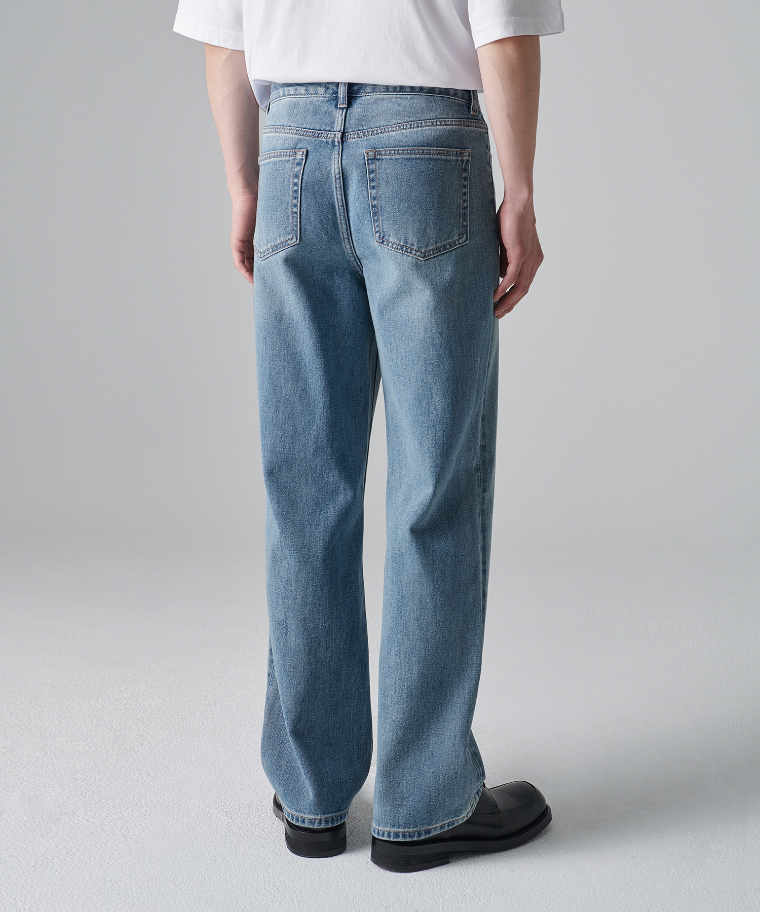 LOOSE STRAIGHT DENIM PANTS [LIGHT INDIGO]