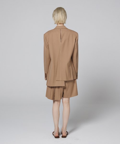 Signature back slit unbalance blazer
